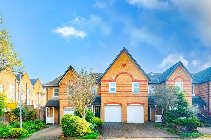 3 Bedroom Mews For Sale In Wycliffe Road, Battersea, London, SW11