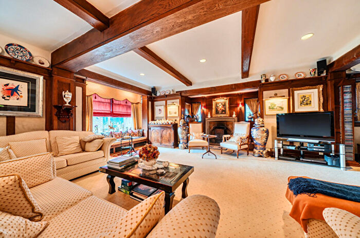 6 Bedroom Detached House For Sale In Rockshaw Road, Merstham, Redhill, RH1