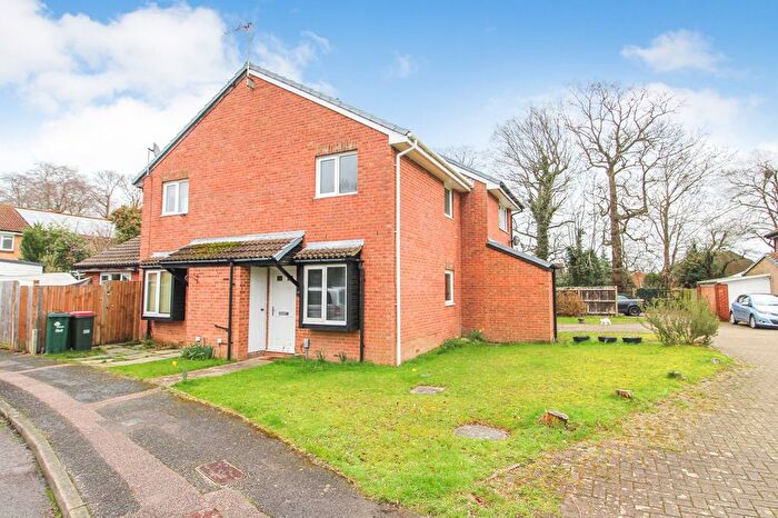 1 Bedroom End Terrace House For Sale In Oakfields, Worth, Crawley, West Sussex., RH10