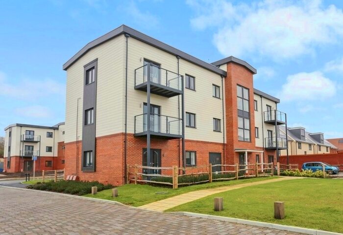 2 Bedroom Flat For Sale In Catland Copse, Bursledon, SO31