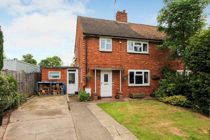 3 Bedroom Semi-Detached House For Sale In Lords Close, Stanbridge, Leighton Buzzard, LU7