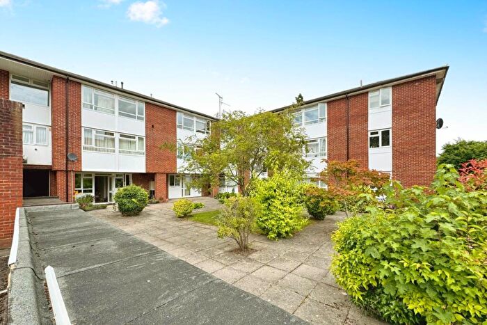2 Bedroom Flat To Rent In Grainford Court, Wokingham, RG40