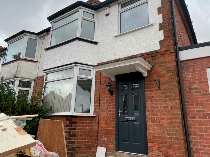 3 Bedroom Semi-Detached House To Rent In Lockwood Road, Northfield, B31