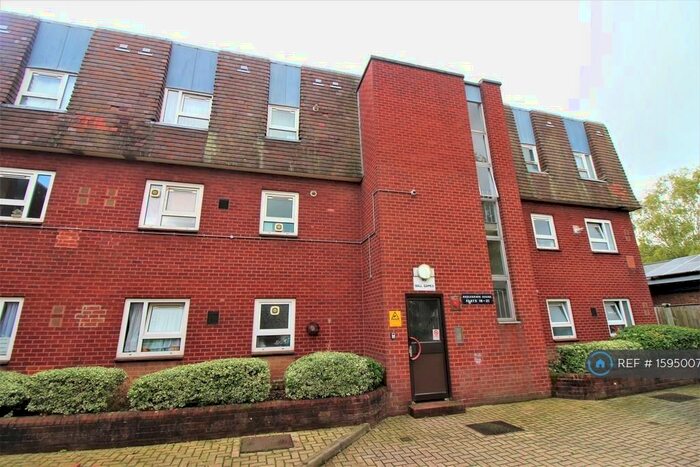 1 Bedroom Flat To Rent In Haslegrave House, Portsmouth, PO2