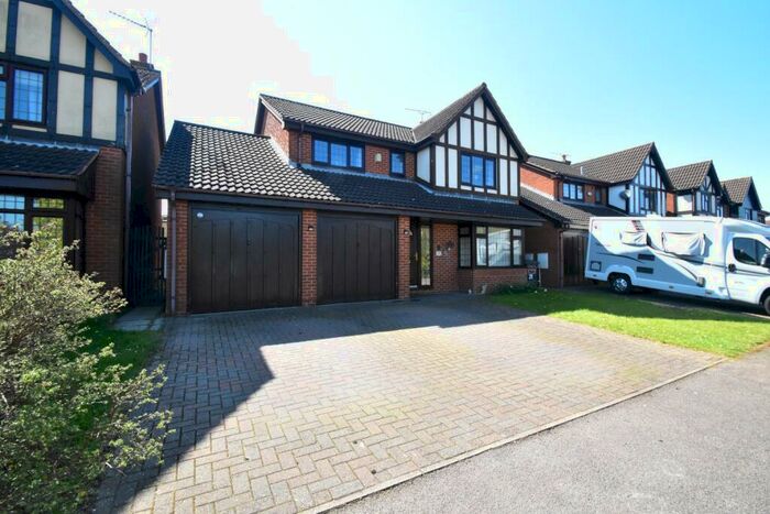 4 Bedroom Detached House To Rent In Rowington Close, Luton, Bedfordshire, LU2