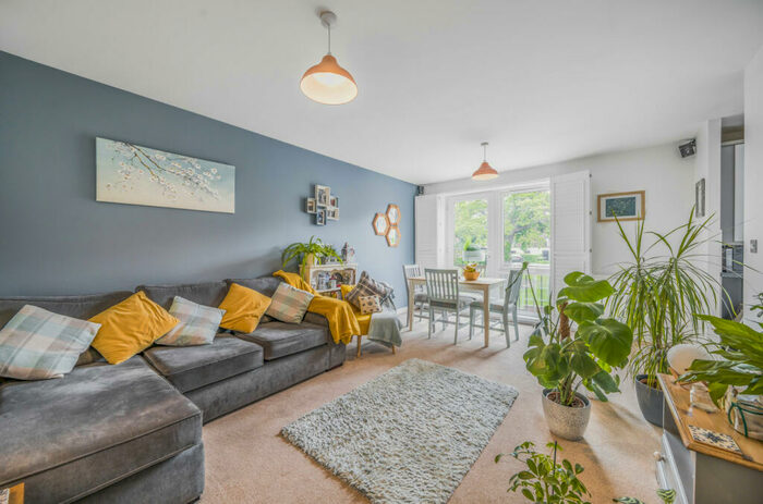 2 Bedroom Apartment To Rent In Nicholson Park, Bracknell, Berkshire, RG12