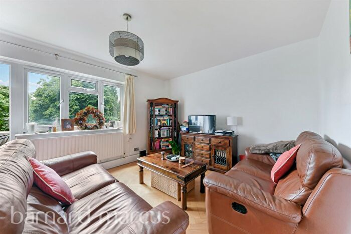 2 Bedroom Flat To Rent In Studley Road, London, SW4