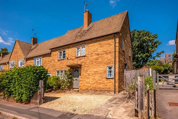 3 Bedroom Semi-Detached House For Sale In Sturt Close, Charlbury, OX7