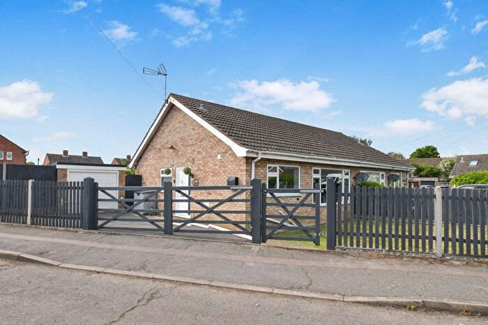 2 Bedroom Semi-Detached Bungalow For Sale In Hermitage Road, Earith, PE28