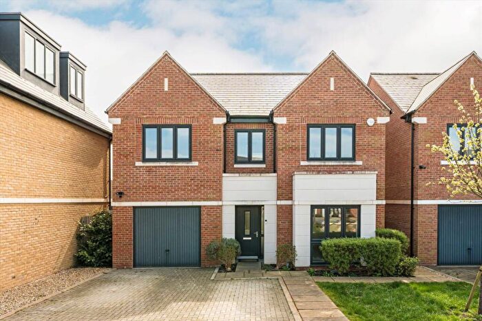 4 Bedroom House To Rent In Bridges Avenue, East Molesey, KT8
