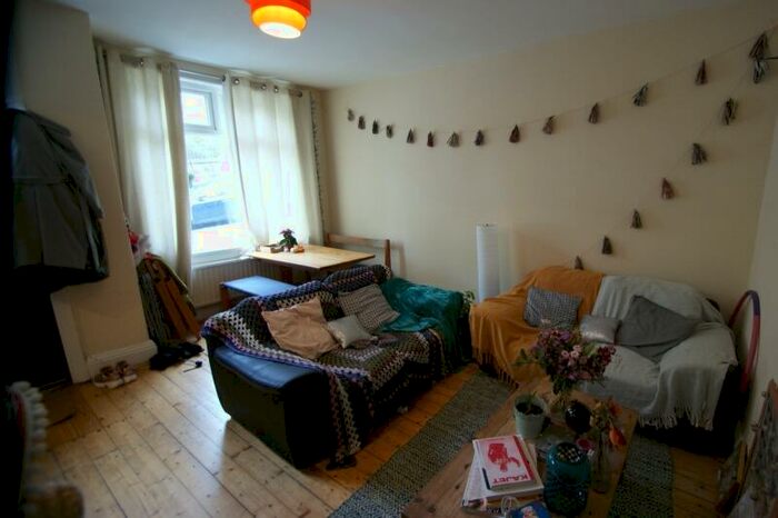 3 Bedroom Terraced House To Rent In Pennington Terrace, Woodhouse, Leeds, LS6