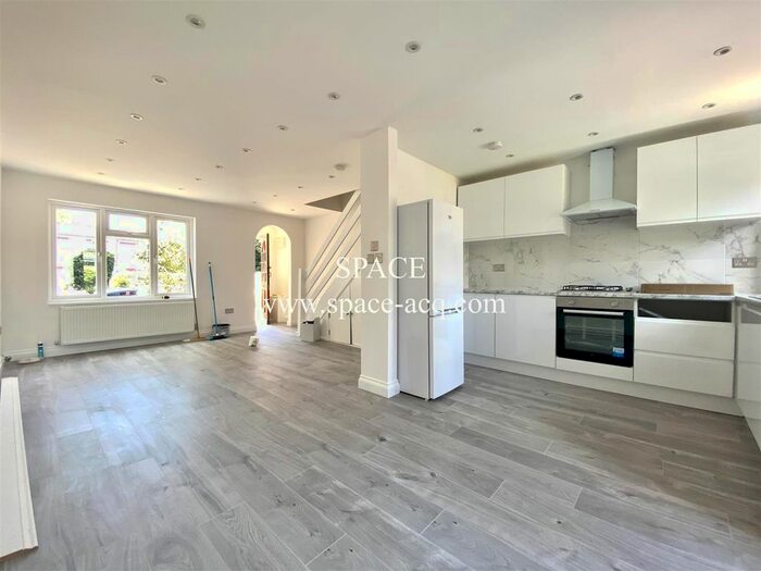 2 Bedroom Property To Rent In Fulbeck Way, Harrow, HA2