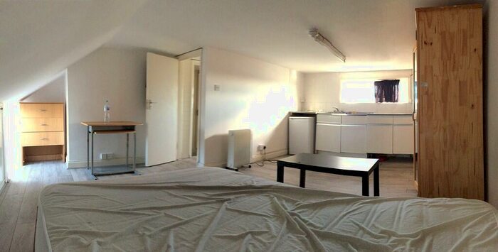 Studio To Rent In Balfour Road, Ilford, IG1