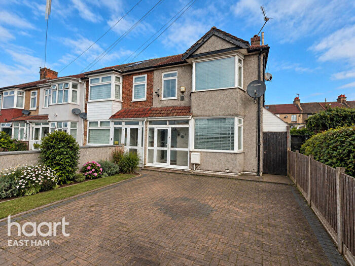3 Bedroom End Of Terrace House To Rent In Newham Way, London, E6