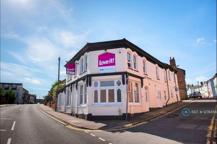 1 Bedroom Flat Share To Rent In Military Road, Colchester, CO1