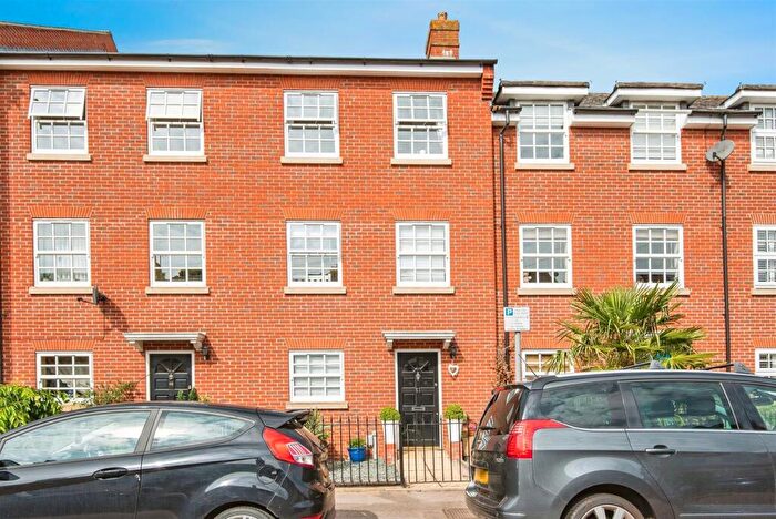 2 Bedroom Flat To Rent In Kings Road, Hitchin, Hertfordshire, SG5