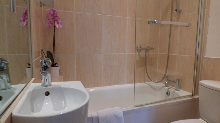 1 Bedroom Flat To Rent In Cathedral Road, Cardiff, CF11