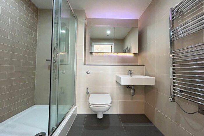 2 Bedroom Flat To Rent In Holdenhurst Road, Bournemouth, BH8