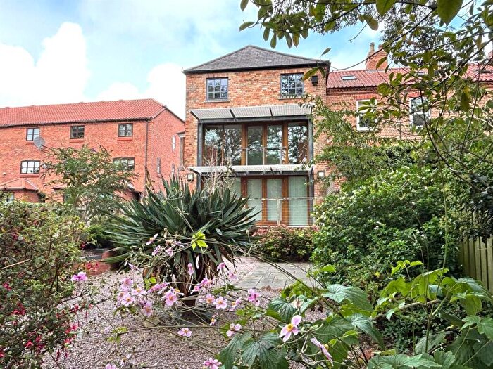 2 Bedroom Semi-Detached House To Rent In Coopers Yard, Newark, NG24