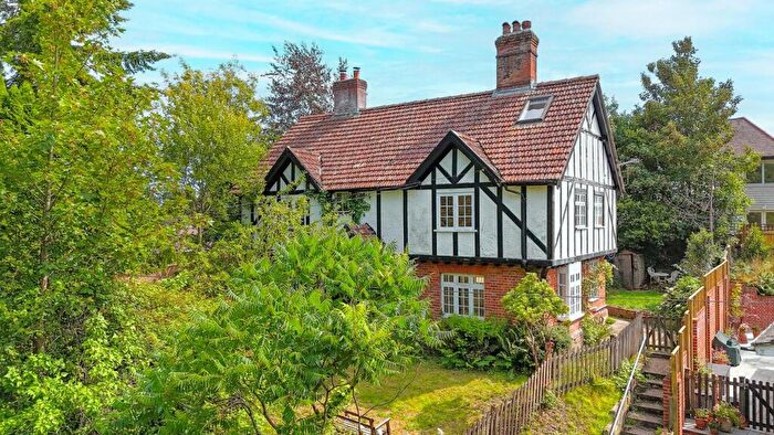 3 Bedroom Semi-Detached House For Sale In Pikes Hill, Lyndhurst, SO43