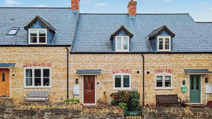2 Bedroom Cottage For Sale In Daventry Close, Woodford, NN14