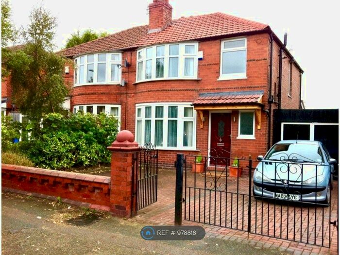 4 Bedroom Semi-Detached House To Rent In Parrs Wood Road, Manchester, M20