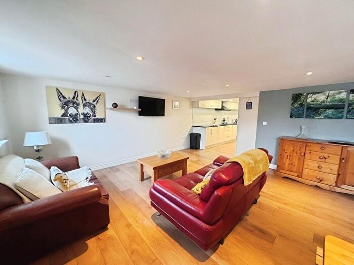 2 Bedroom Flat To Rent In Carpenters Arms, NP16