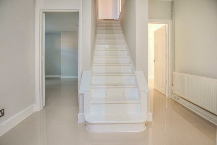 3 Bedroom Flat To Rent In Peak Hill Avenue, Sydenham, SE26