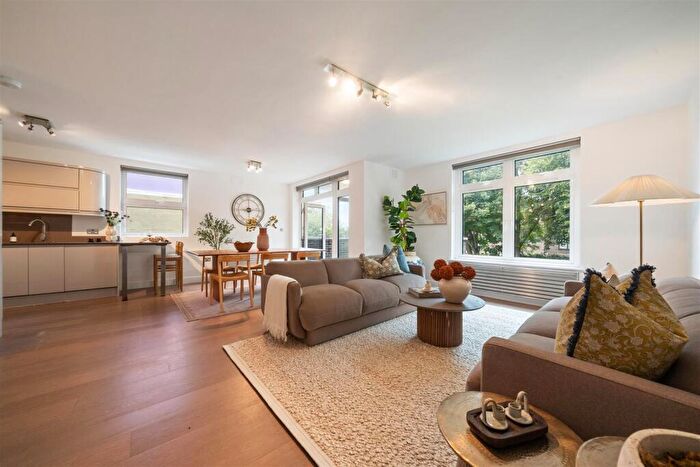 3 Bedroom Apartment For Sale In Lyndhurst Terrace, Hampstead, London, NW3