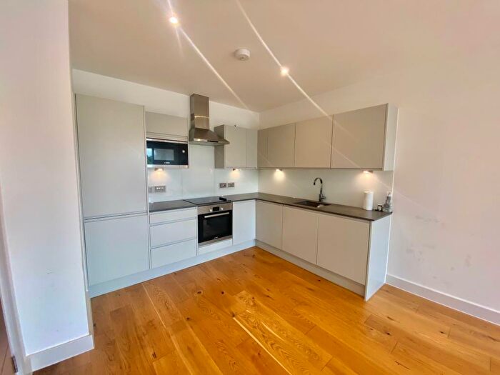 2 Bedroom Apartment To Rent In Hill View Apartments, Henley-on-thames, RG9