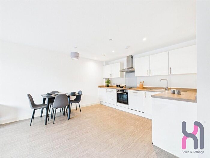 2 Bedroom Flat To Rent In Oldfield Road, Salford, M5