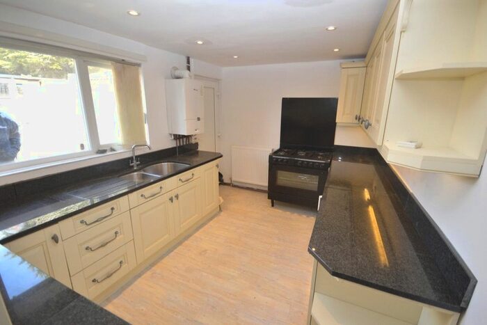 2 Bedroom Bungalow To Rent In Kinfare Drive, Wolverhampton, West Midlands, WV6