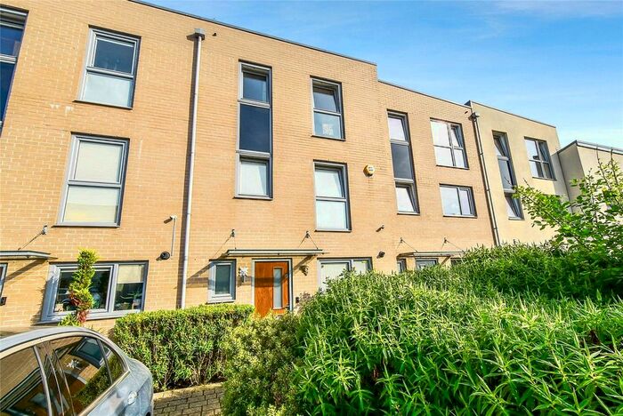 4 Bedroom Terraced House To Rent In Shiers Avenue, The Bridge, Dartford, Kent DA1