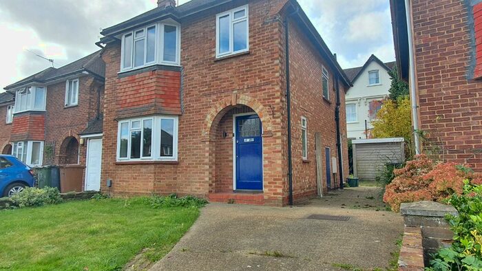 4 Bedroom Detached House To Rent In Waltham Avenbue, Guildford, GU2