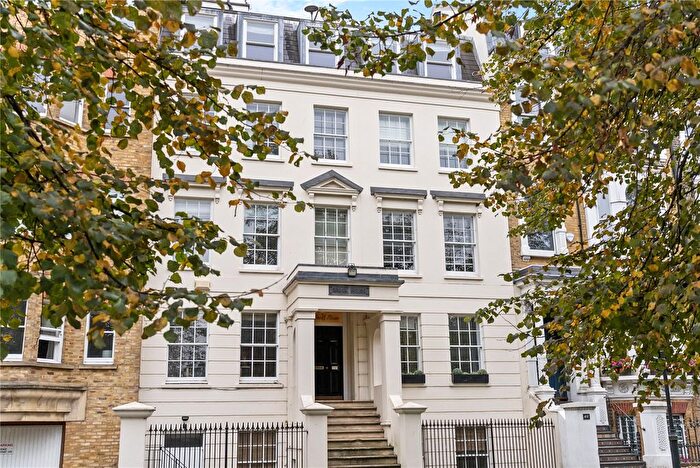 3 Bedroom Property To Rent In Brook House, Clapham Common South Side, SW4