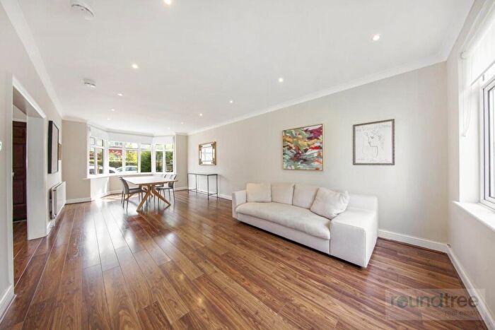 4 Bedroom House To Rent In Haslemere Avenue, Hendon, NW4