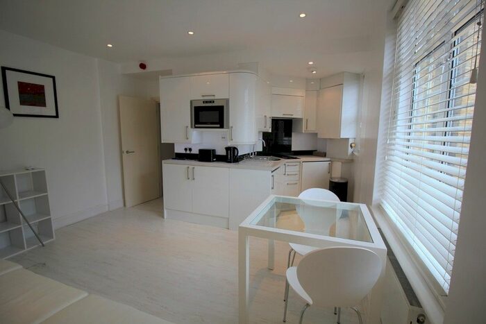 1 Bedroom Flat To Rent In Harrowby Street, Marylebone, London, W1H