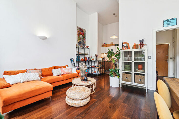 1 Bedroom Flat To Rent In Ecclesbourne Road, Canonbury, N1