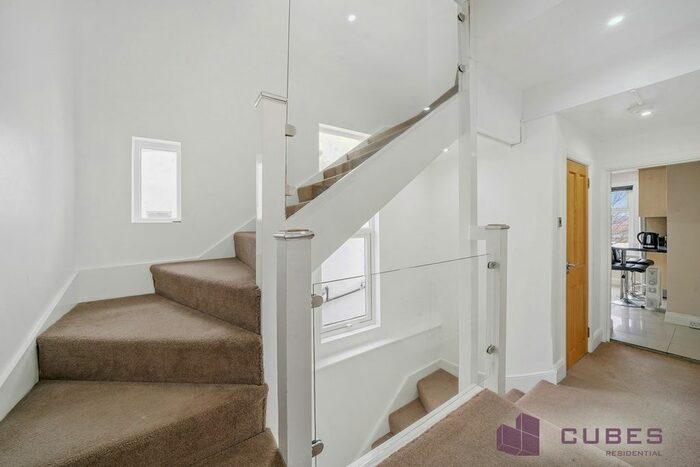 3 Bedroom Flat To Rent In Sunny Gardens Road, London, NW4