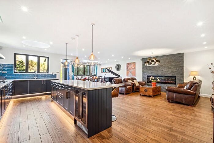 6 Bedroom Detached House To Rent In Hollies Close, Norwood Grove, SW16