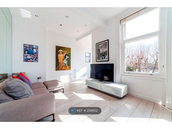 2 Bedroom Flat To Rent In Embankment Gardens, London, SW3