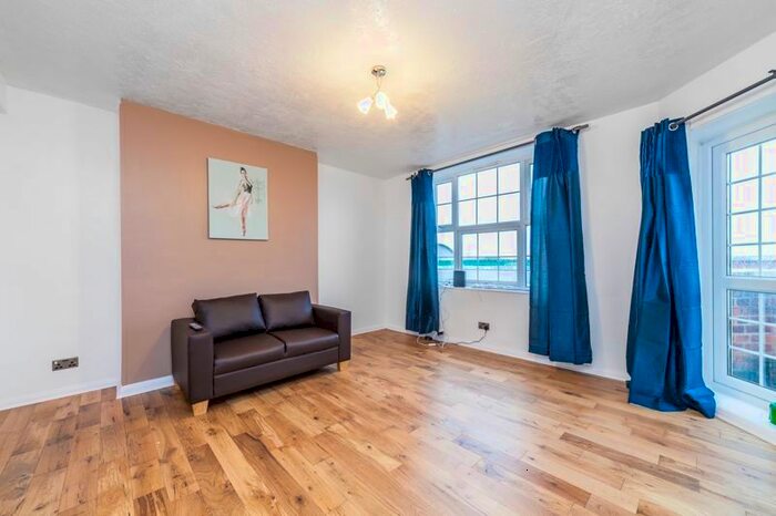 5 Bedroom Flat To Rent In Morden Road, London, SW19