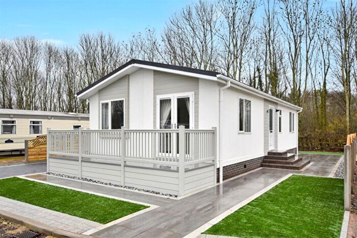 2 Bedroom Park Home For Sale In James Estate, Ruabon, LL14