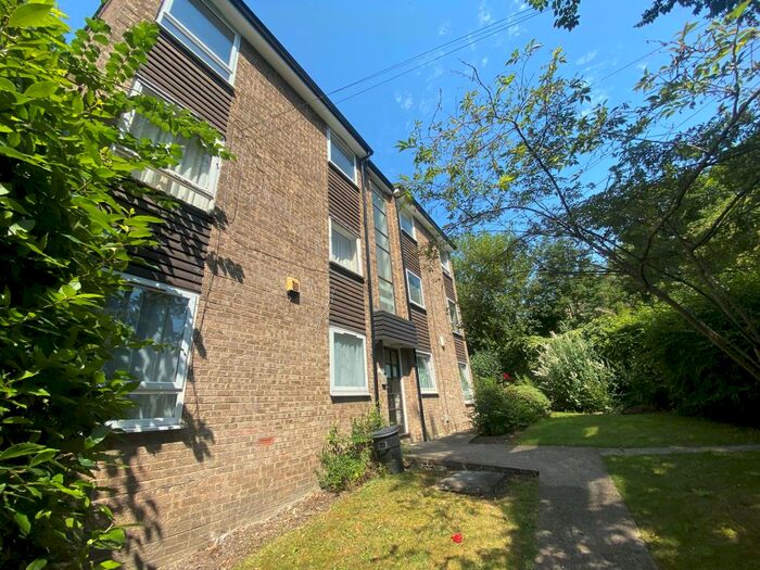 2 Bedroom Apartment To Rent In Grosvenor Park Gardens, Headingley, Leeds, LS6