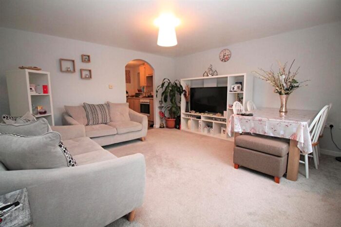 2 Bedroom Flat To Rent In Wick Road, Jubilee Court, BS4