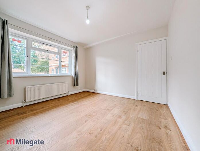 2 Bedroom Flat To Rent In Blakewood Court, Anerley Park, London, SE20