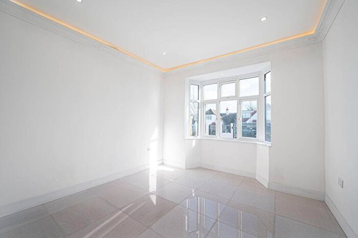 5 Bedroom Semi-Detached House For Sale In Purley Avenue, Cricklewood, London, NW2