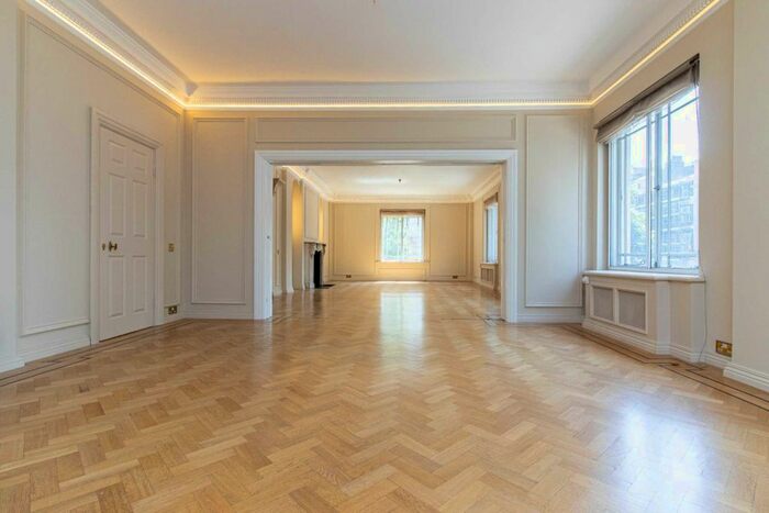 5 Bedroom Flat To Rent In Portland Place, Marylebone, W1B