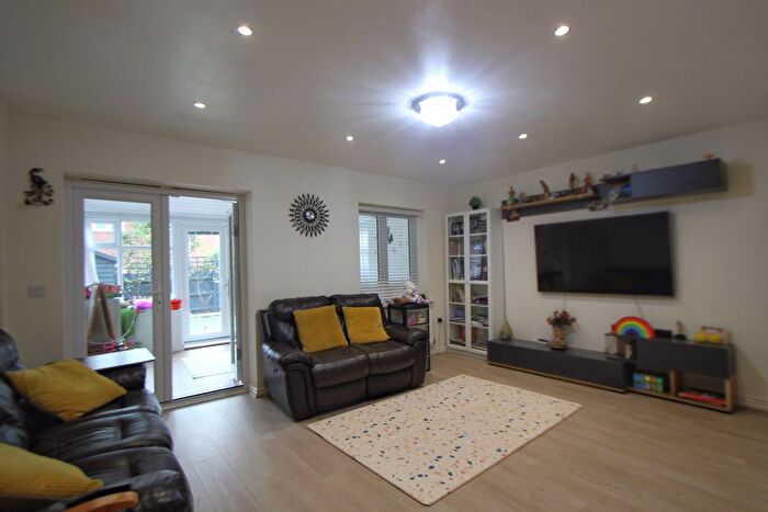 4 Bedroom Semi-Detached House To Rent In Collerne Street, Romford, RM3