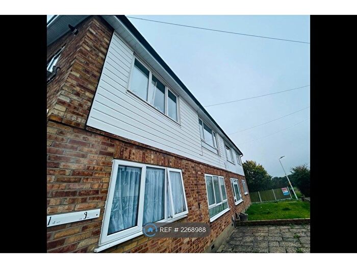 2 Bedroom Maisonette To Rent In Laburnham Close, Upminster, RM14
